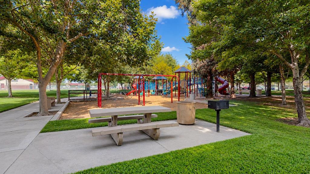 532 W Springer Dr, Turlock, CA 95382