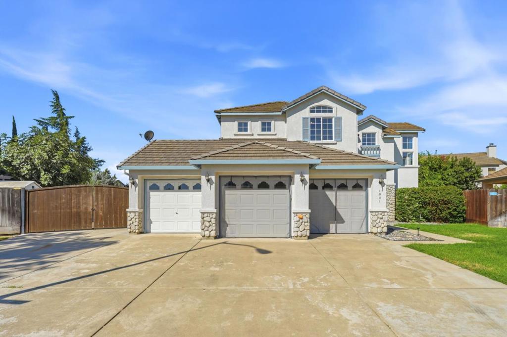 1901 Lauritson Ln, Manteca, CA 95336