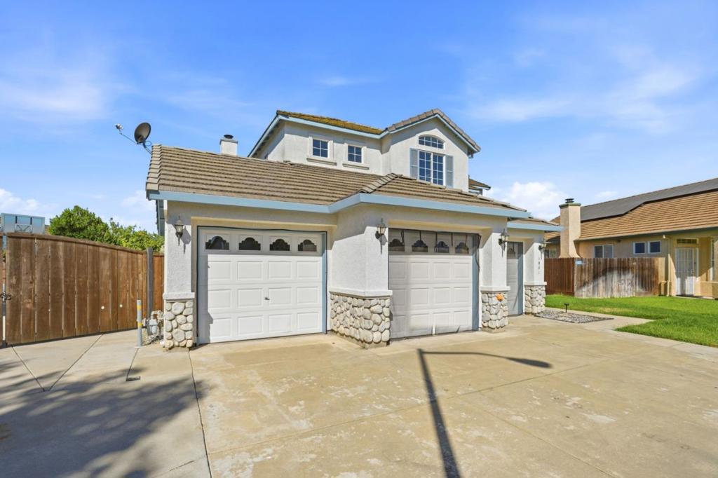 1901 Lauritson Ln, Manteca, CA 95336