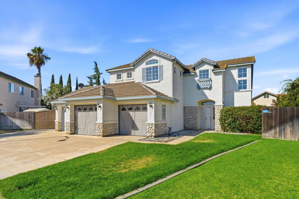 1901 Lauritson Ln, Manteca, CA 95336