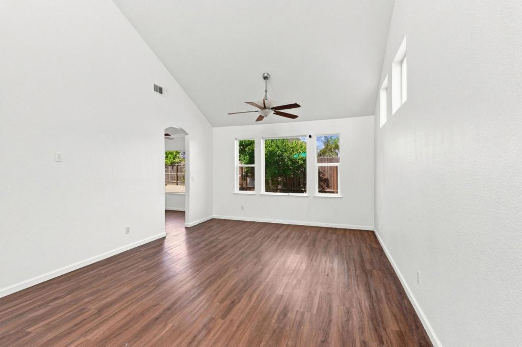 1901 Lauritson Ln, Manteca, CA 95336