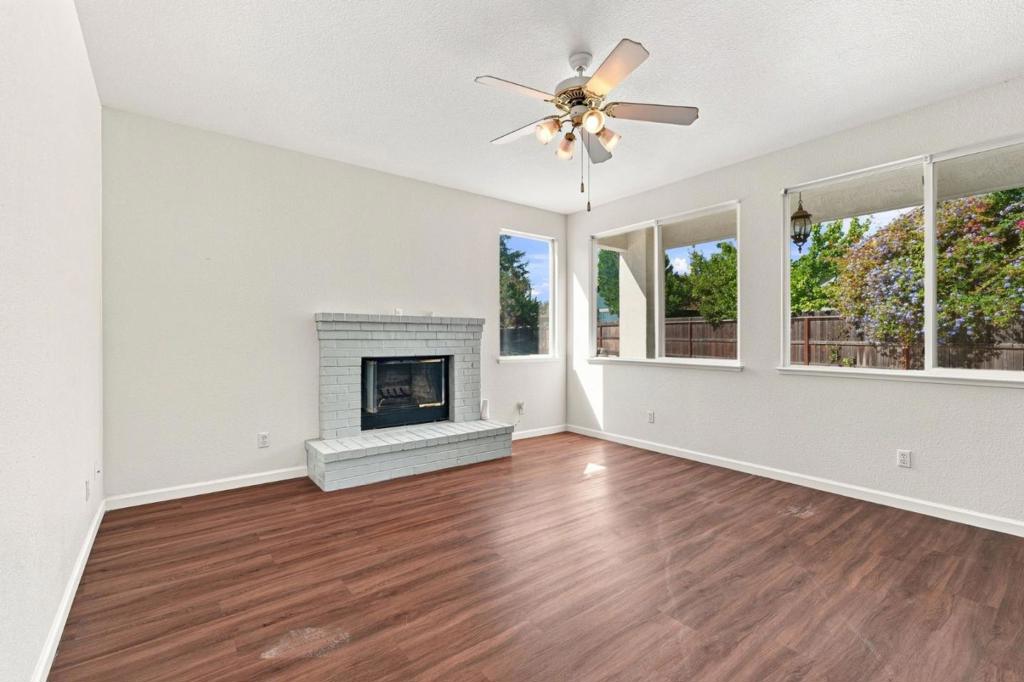 1901 Lauritson Ln, Manteca, CA 95336