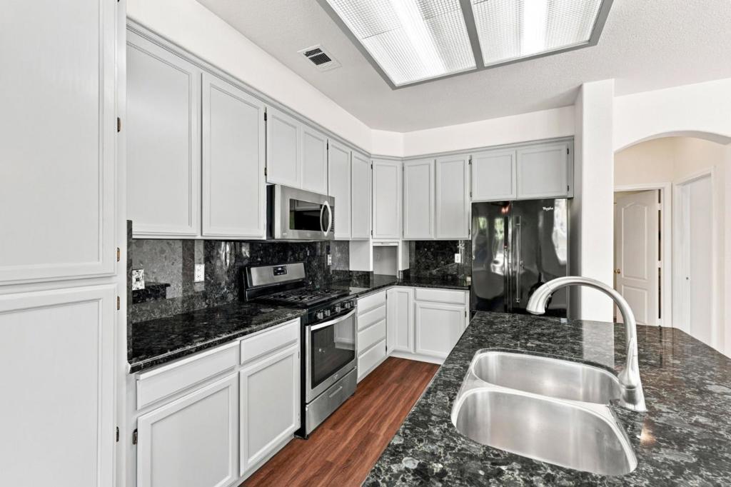 1901 Lauritson Ln, Manteca, CA 95336