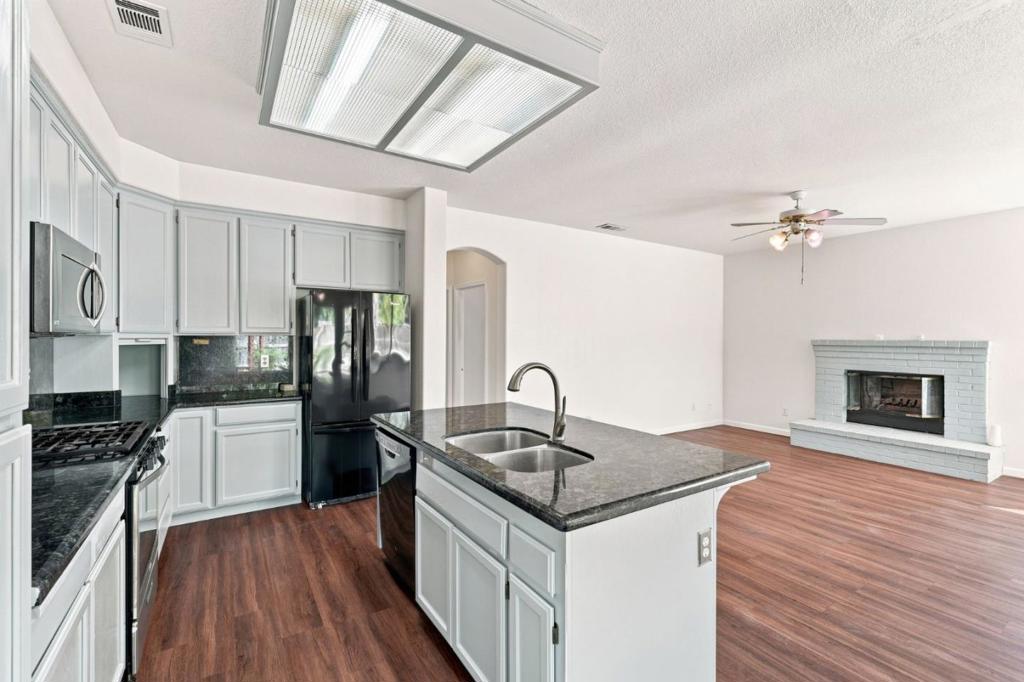 1901 Lauritson Ln, Manteca, CA 95336