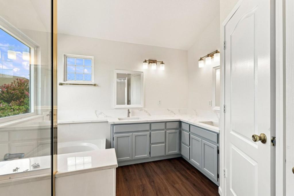 1901 Lauritson Ln, Manteca, CA 95336
