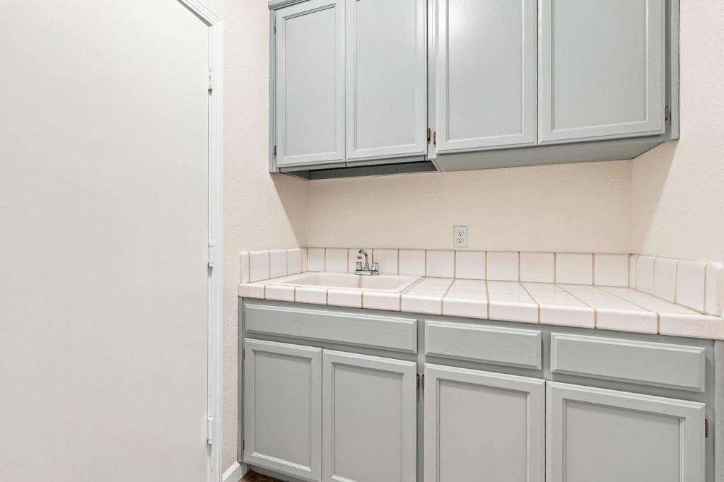 1901 Lauritson Ln, Manteca, CA 95336