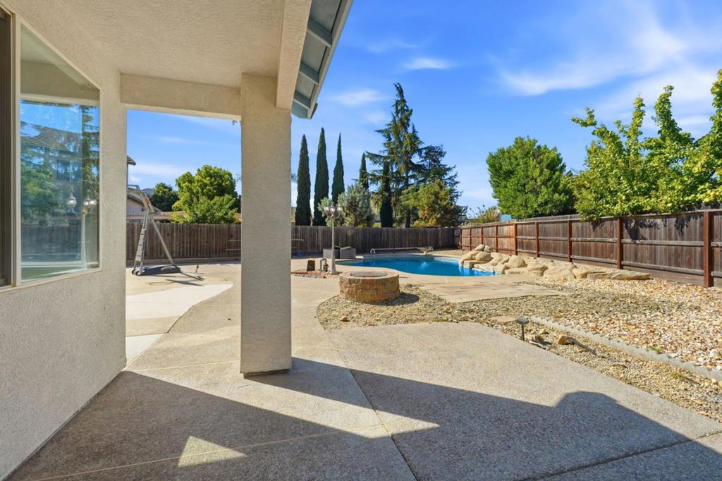 1901 Lauritson Ln, Manteca, CA 95336