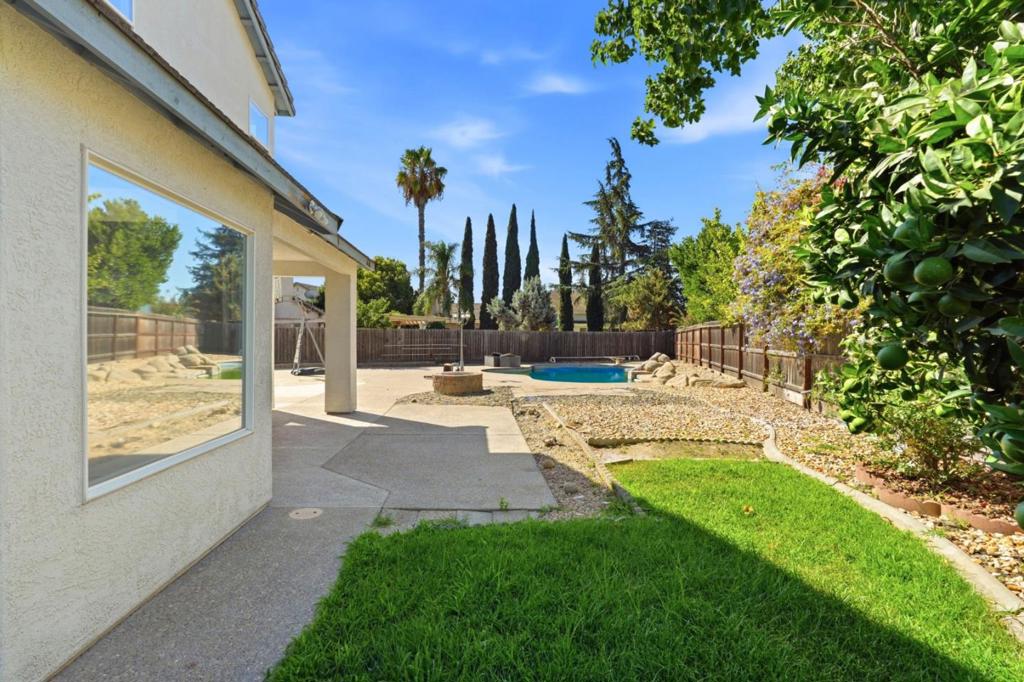 1901 Lauritson Ln, Manteca, CA 95336