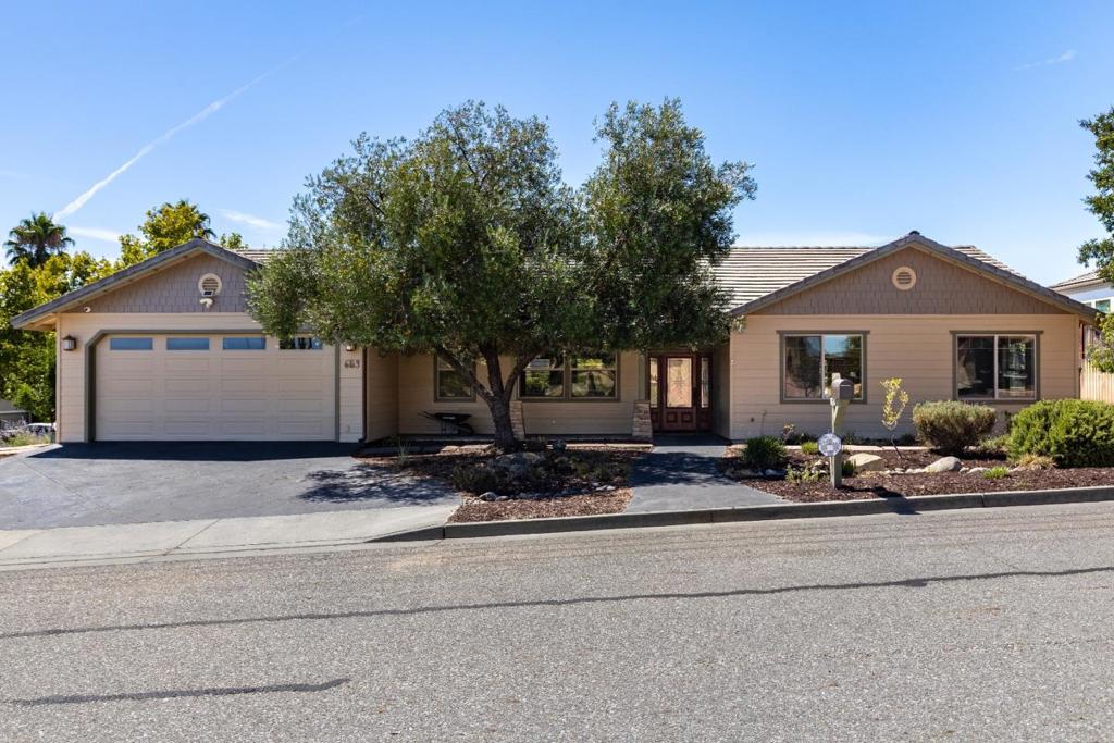 653 Red Cloud Rd, Paso Robles, CA 93446
