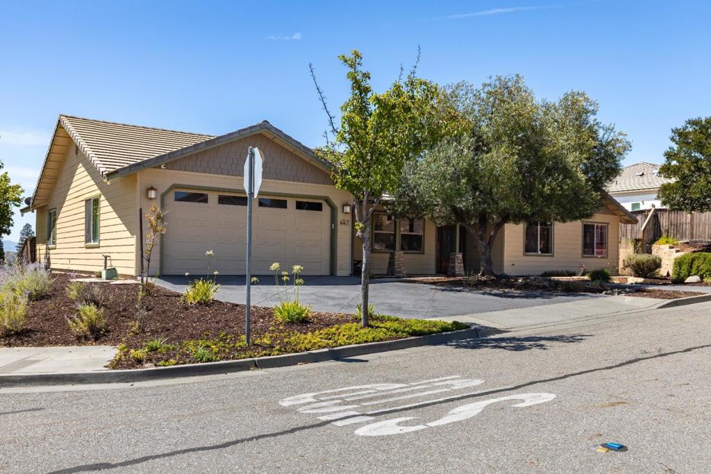 653 Red Cloud Rd, Paso Robles, CA 93446