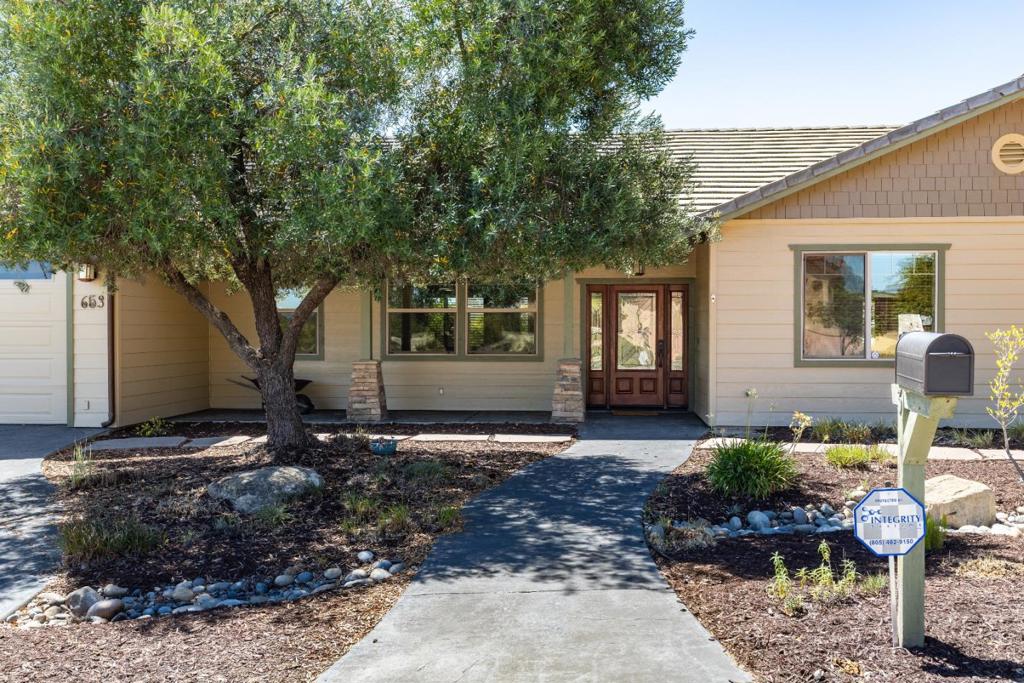 653 Red Cloud Rd, Paso Robles, CA 93446