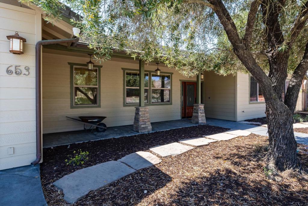 653 Red Cloud Rd, Paso Robles, CA 93446