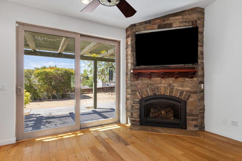 653 Red Cloud Rd, Paso Robles, CA 93446