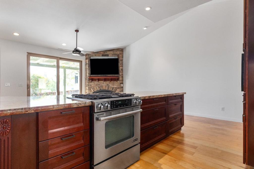 653 Red Cloud Rd, Paso Robles, CA 93446