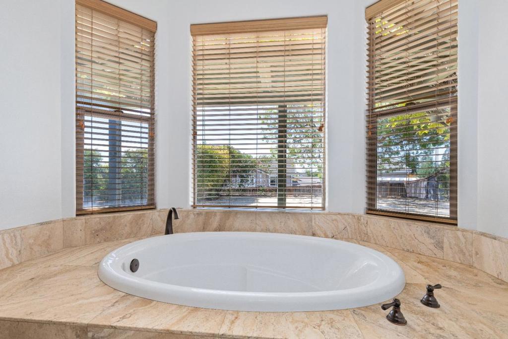 653 Red Cloud Rd, Paso Robles, CA 93446