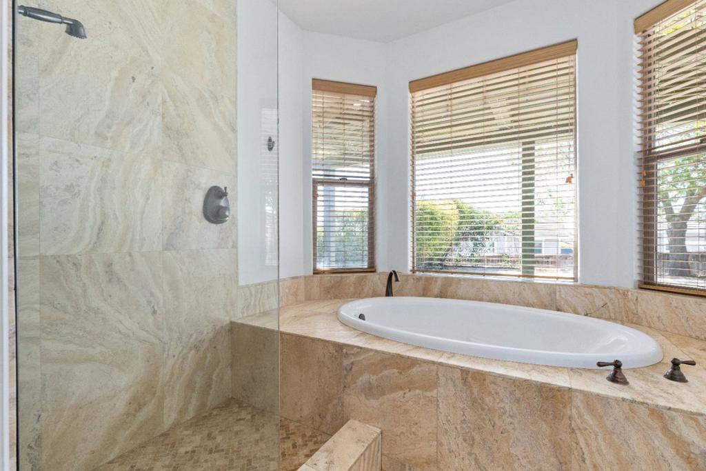 653 Red Cloud Rd, Paso Robles, CA 93446