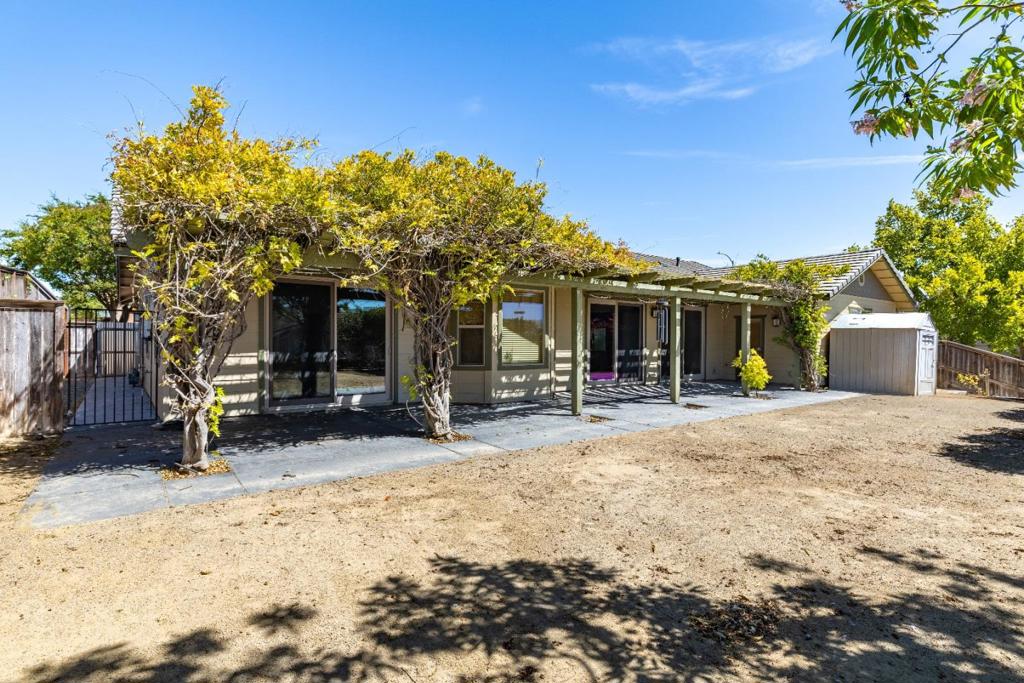 653 Red Cloud Rd, Paso Robles, CA 93446