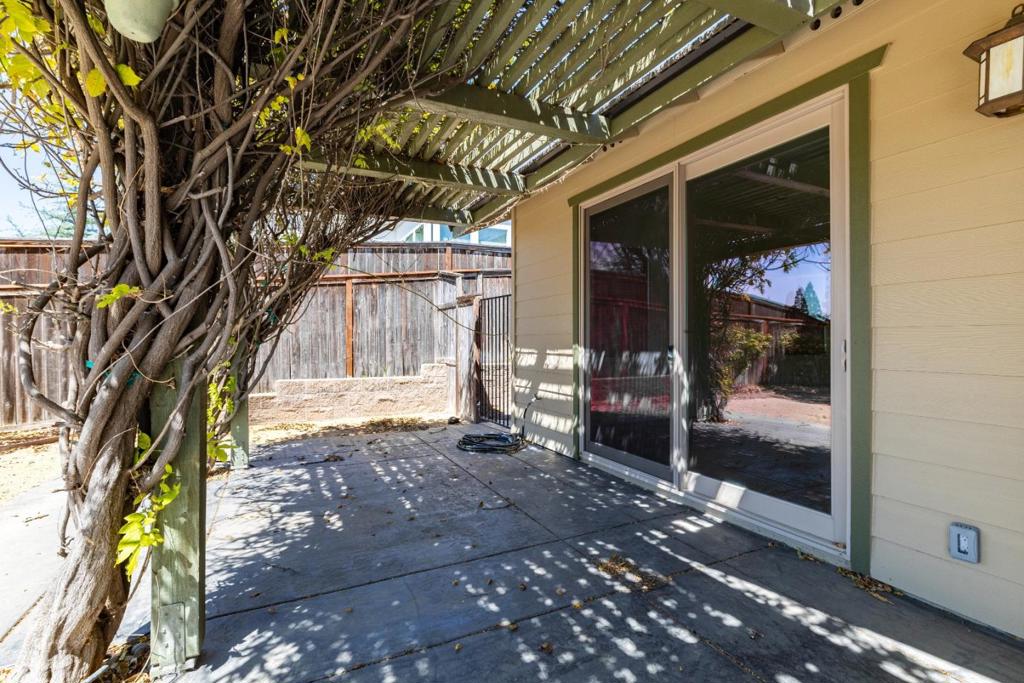 653 Red Cloud Rd, Paso Robles, CA 93446
