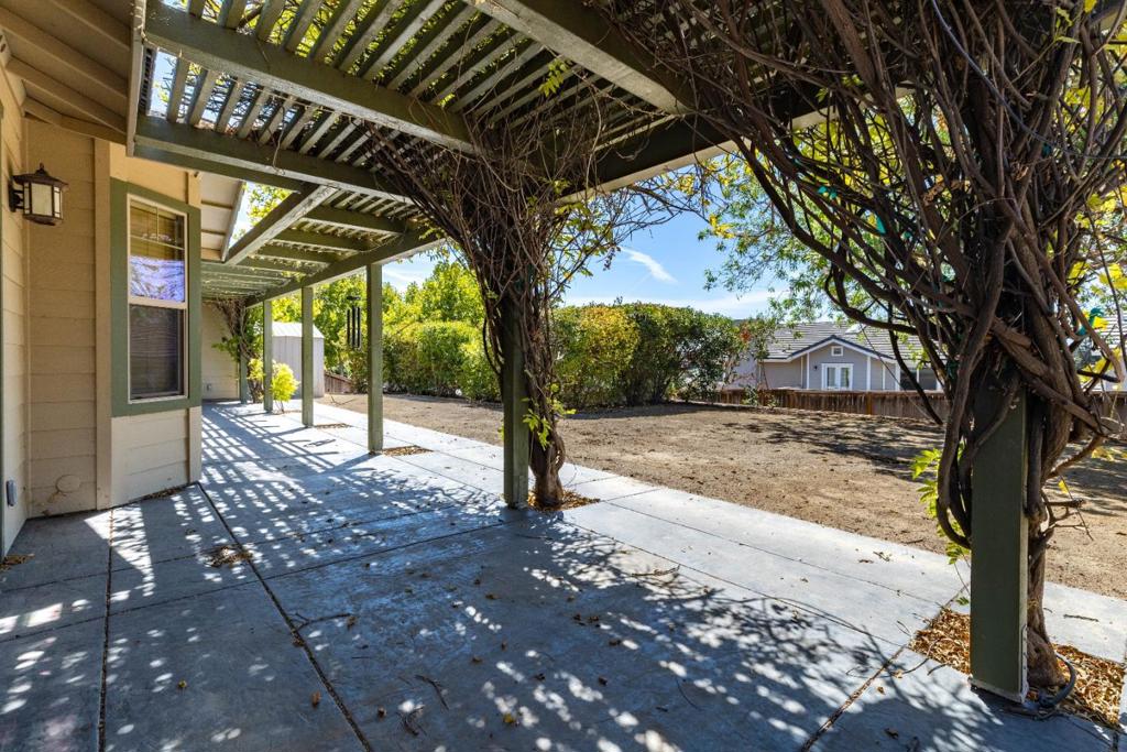 653 Red Cloud Rd, Paso Robles, CA 93446