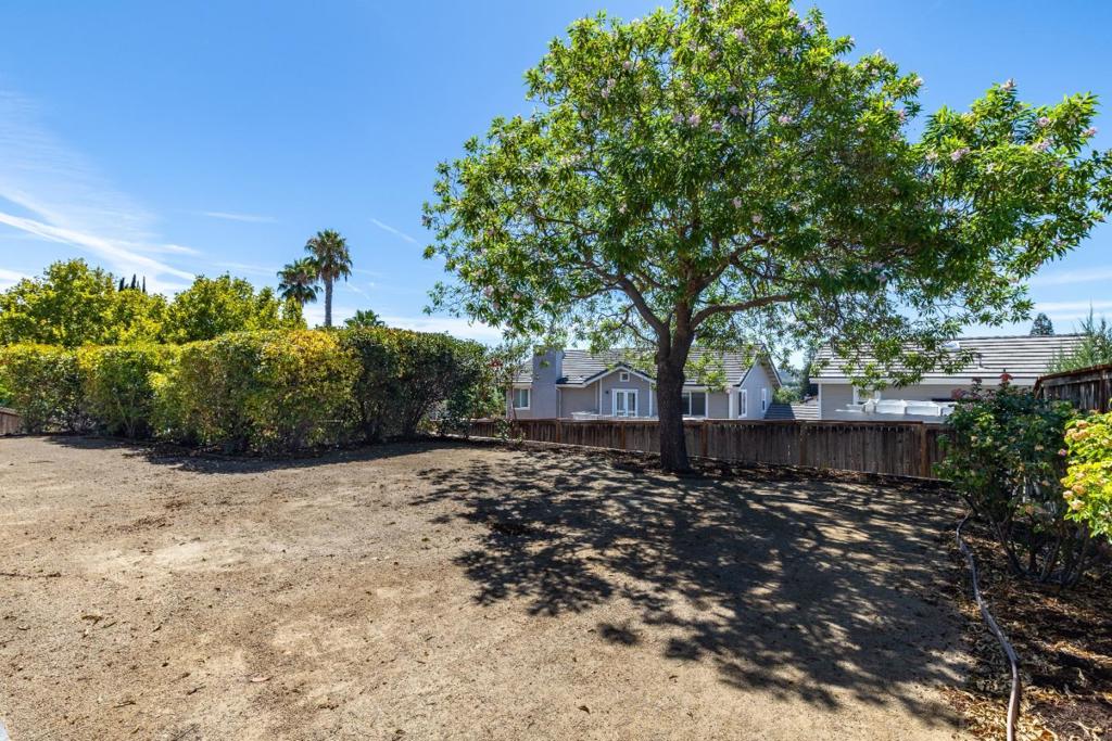 653 Red Cloud Rd, Paso Robles, CA 93446