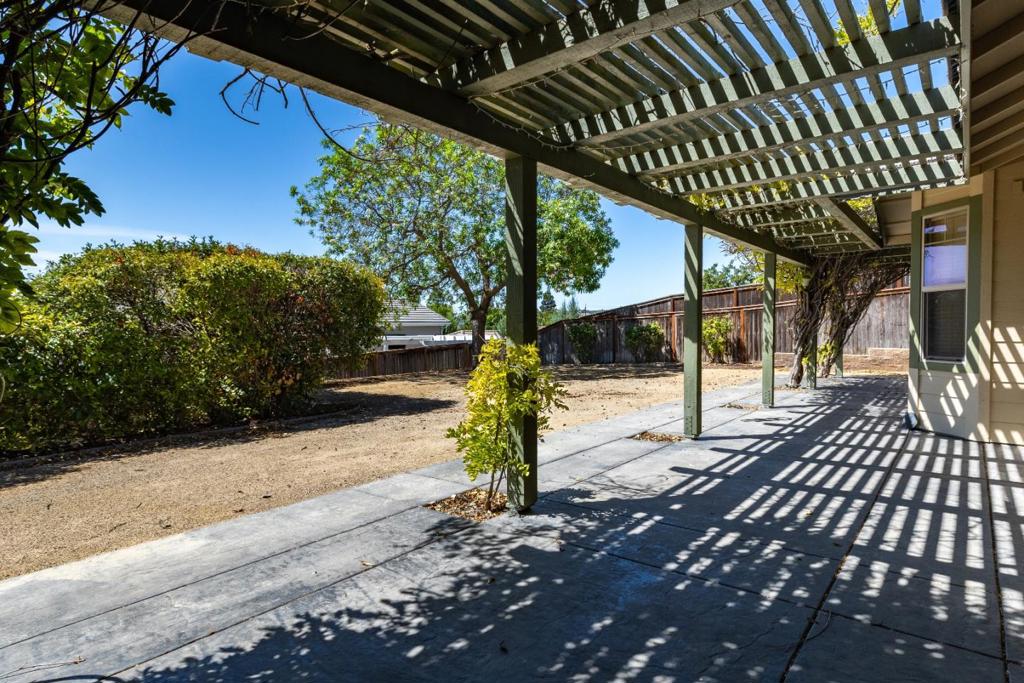 653 Red Cloud Rd, Paso Robles, CA 93446