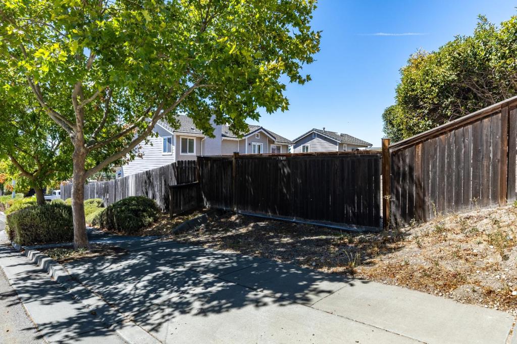 653 Red Cloud Rd, Paso Robles, CA 93446