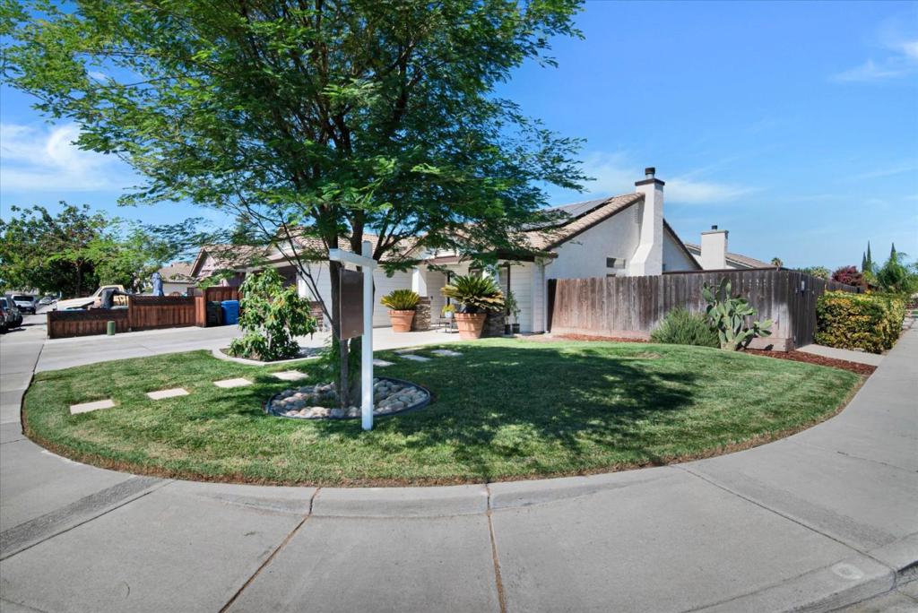 1093 Lambdin St, Manteca, CA 95336