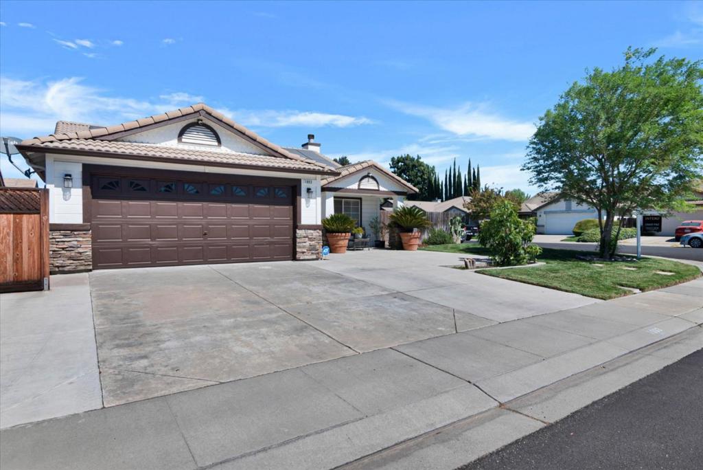 1093 Lambdin St, Manteca, CA 95336