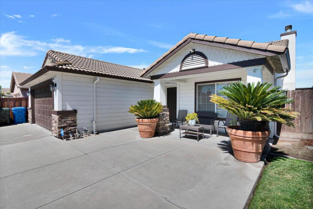1093 Lambdin St, Manteca, CA 95336