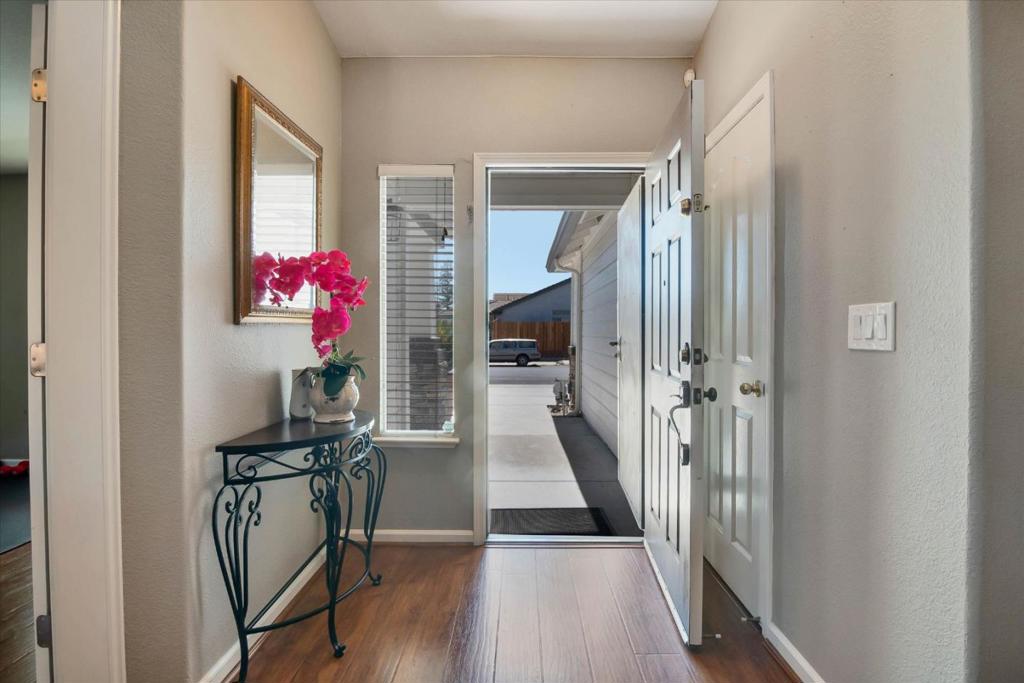 1093 Lambdin St, Manteca, CA 95336
