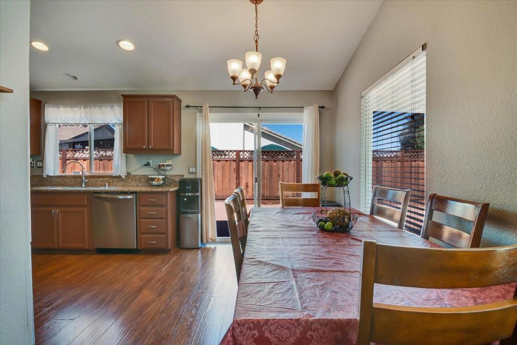 1093 Lambdin St, Manteca, CA 95336