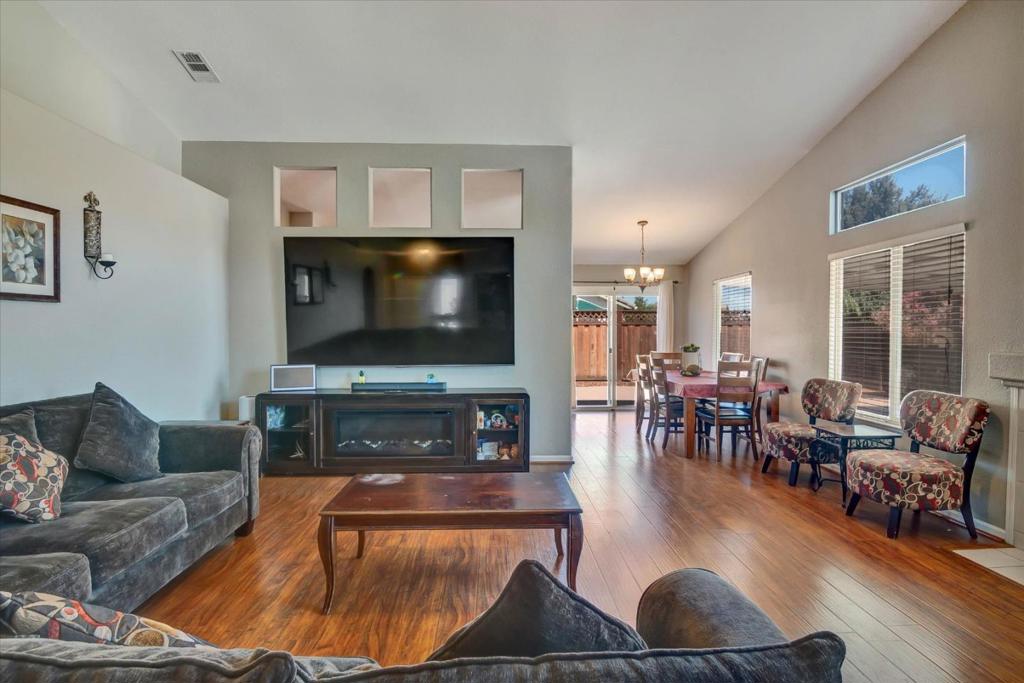 1093 Lambdin St, Manteca, CA 95336