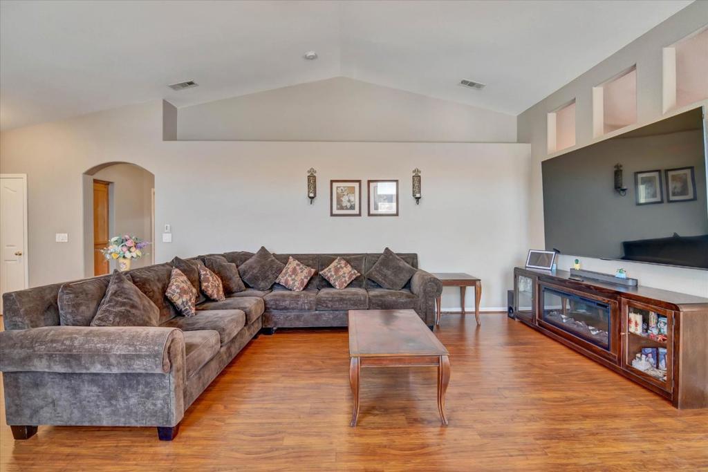 1093 Lambdin St, Manteca, CA 95336