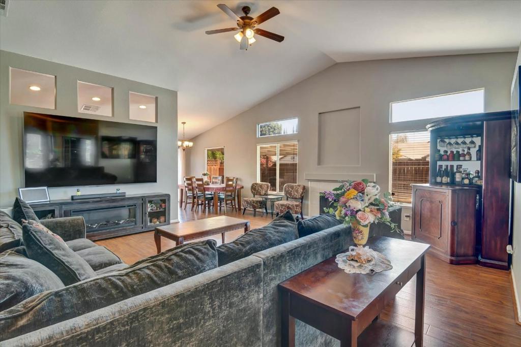 1093 Lambdin St, Manteca, CA 95336