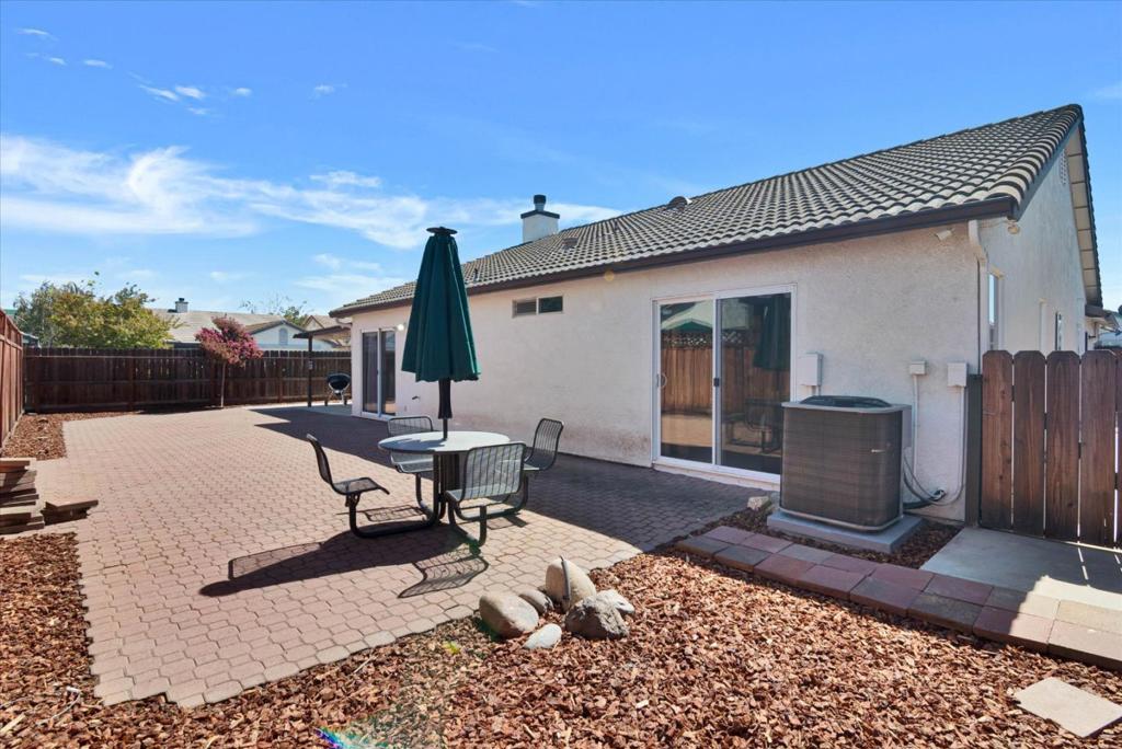 1093 Lambdin St, Manteca, CA 95336
