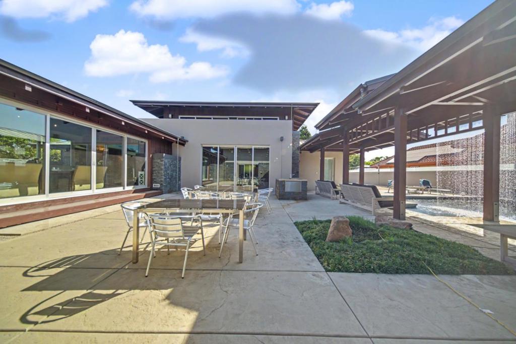 7434 River Nine Dr, Modesto, CA 95356