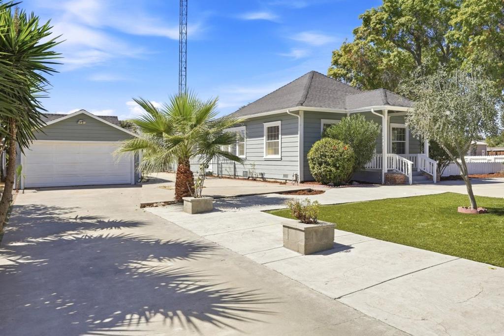 307 West Ave, Gustine, CA 95322