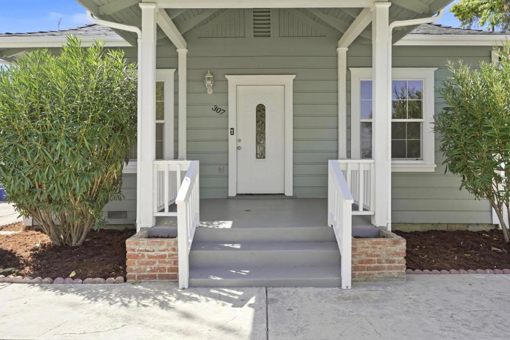 307 West Ave, Gustine, CA 95322