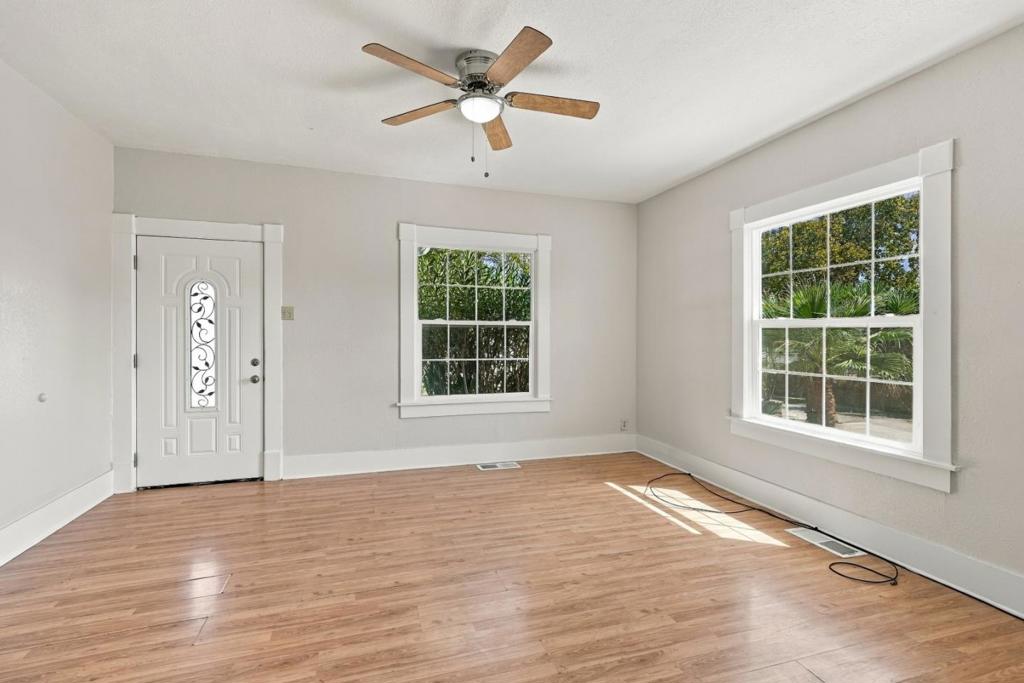 307 West Ave, Gustine, CA 95322