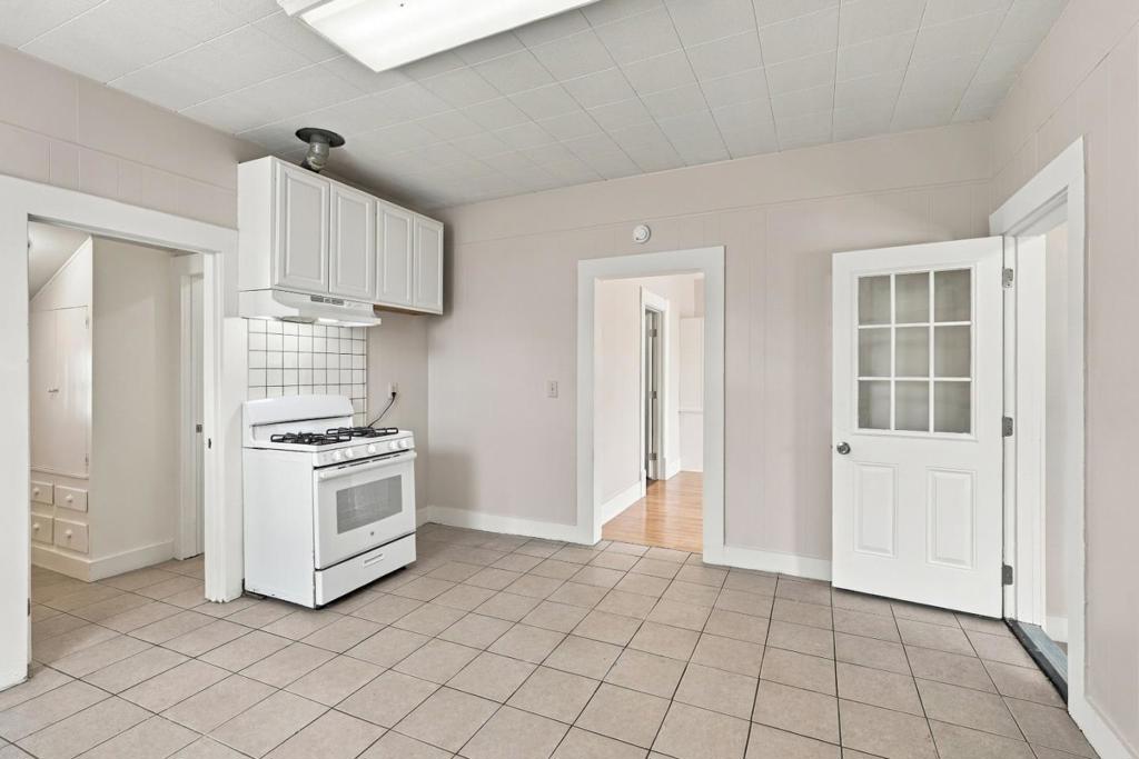 307 West Ave, Gustine, CA 95322