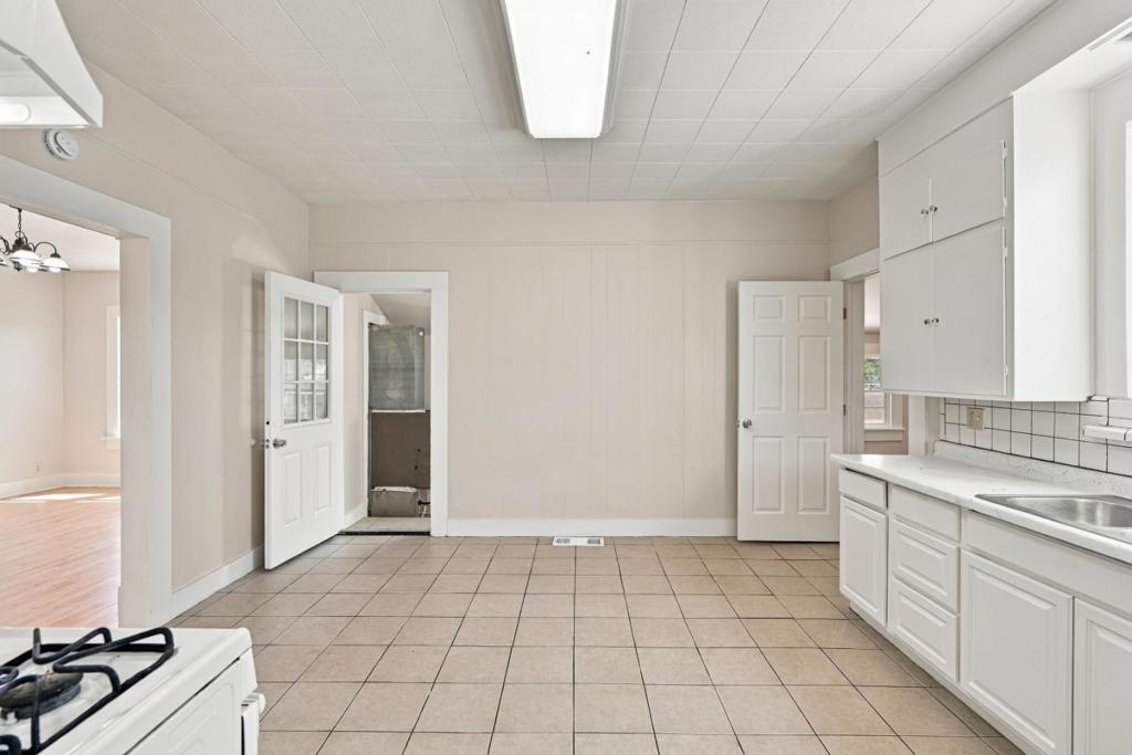 307 West Ave, Gustine, CA 95322