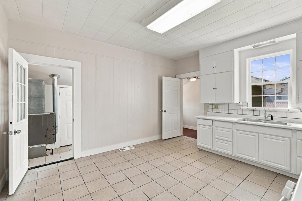 307 West Ave, Gustine, CA 95322