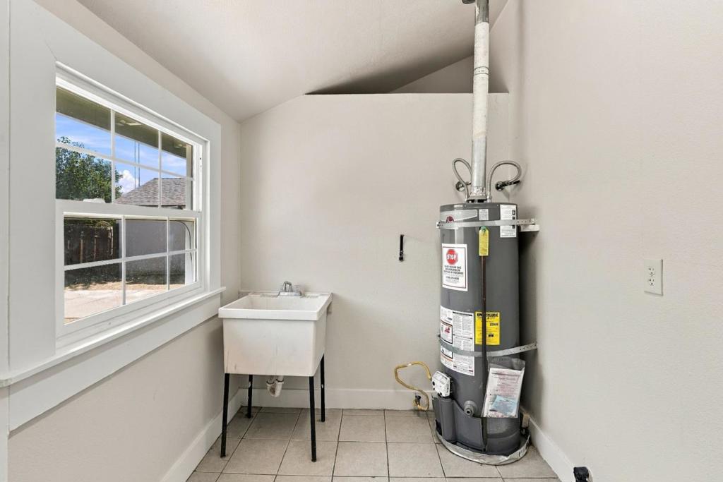 307 West Ave, Gustine, CA 95322