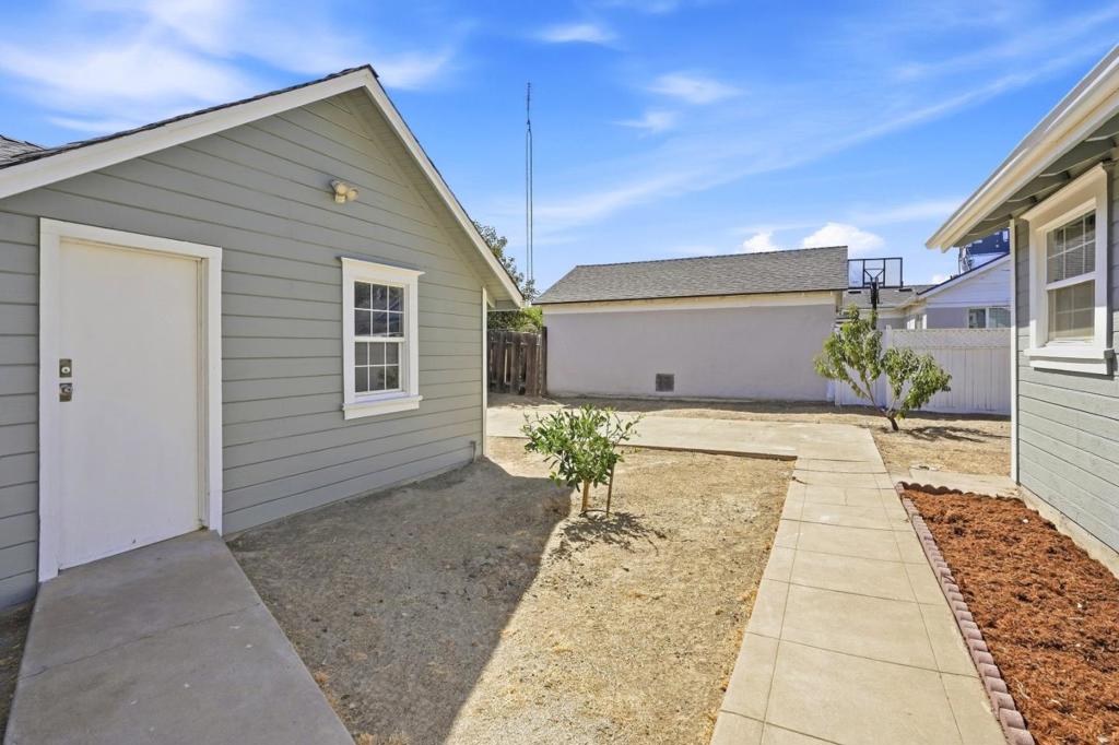 307 West Ave, Gustine, CA 95322