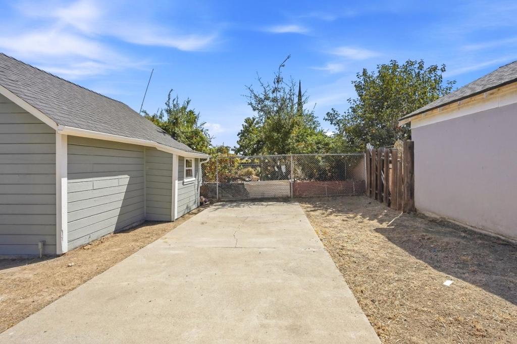 307 West Ave, Gustine, CA 95322
