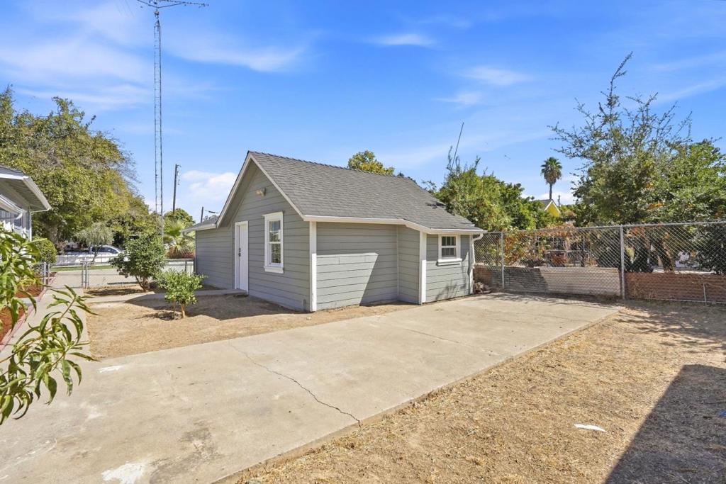 307 West Ave, Gustine, CA 95322