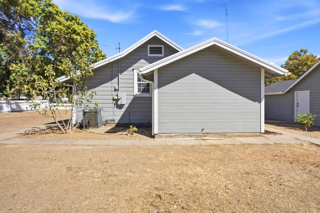 307 West Ave, Gustine, CA 95322