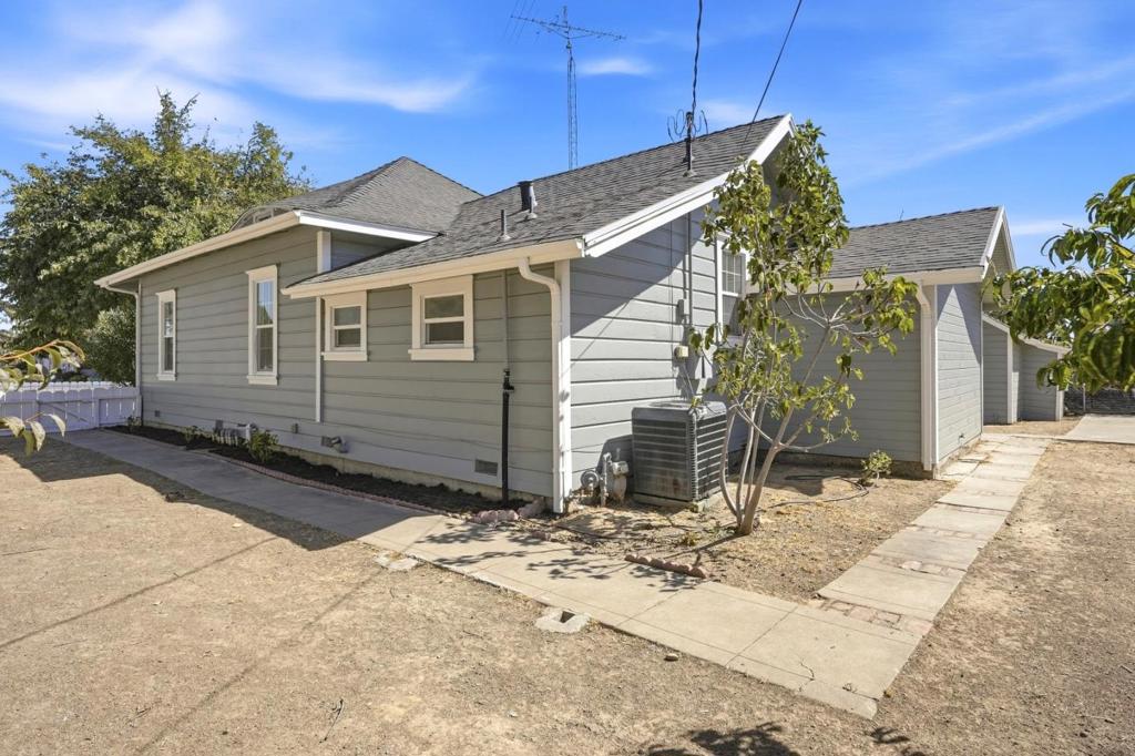 307 West Ave, Gustine, CA 95322