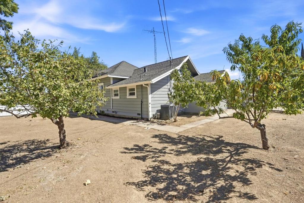 307 West Ave, Gustine, CA 95322