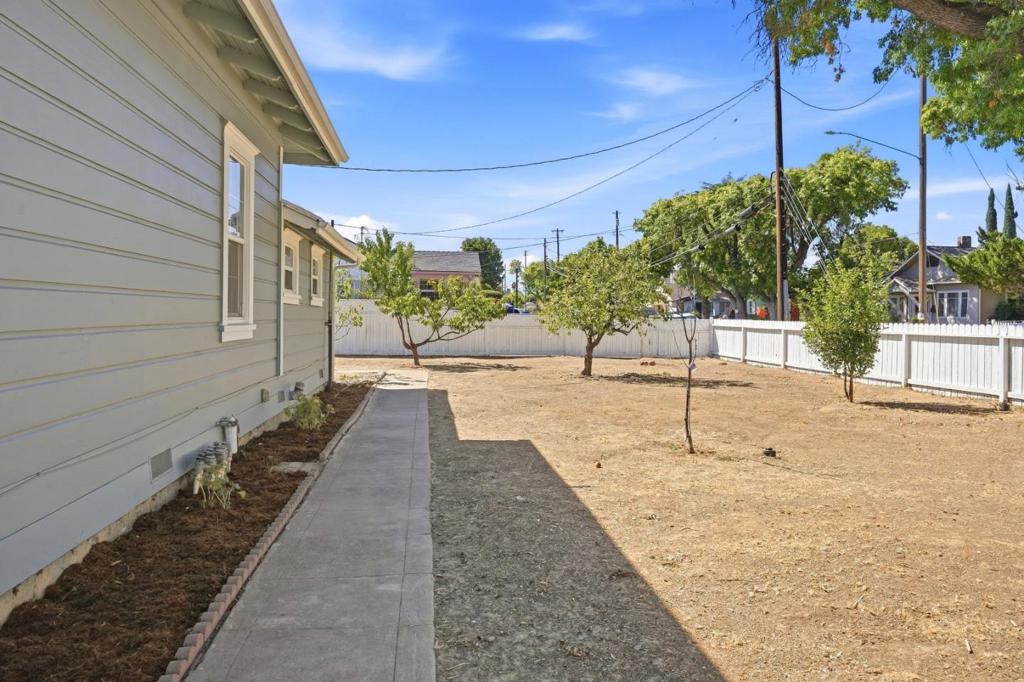 307 West Ave, Gustine, CA 95322